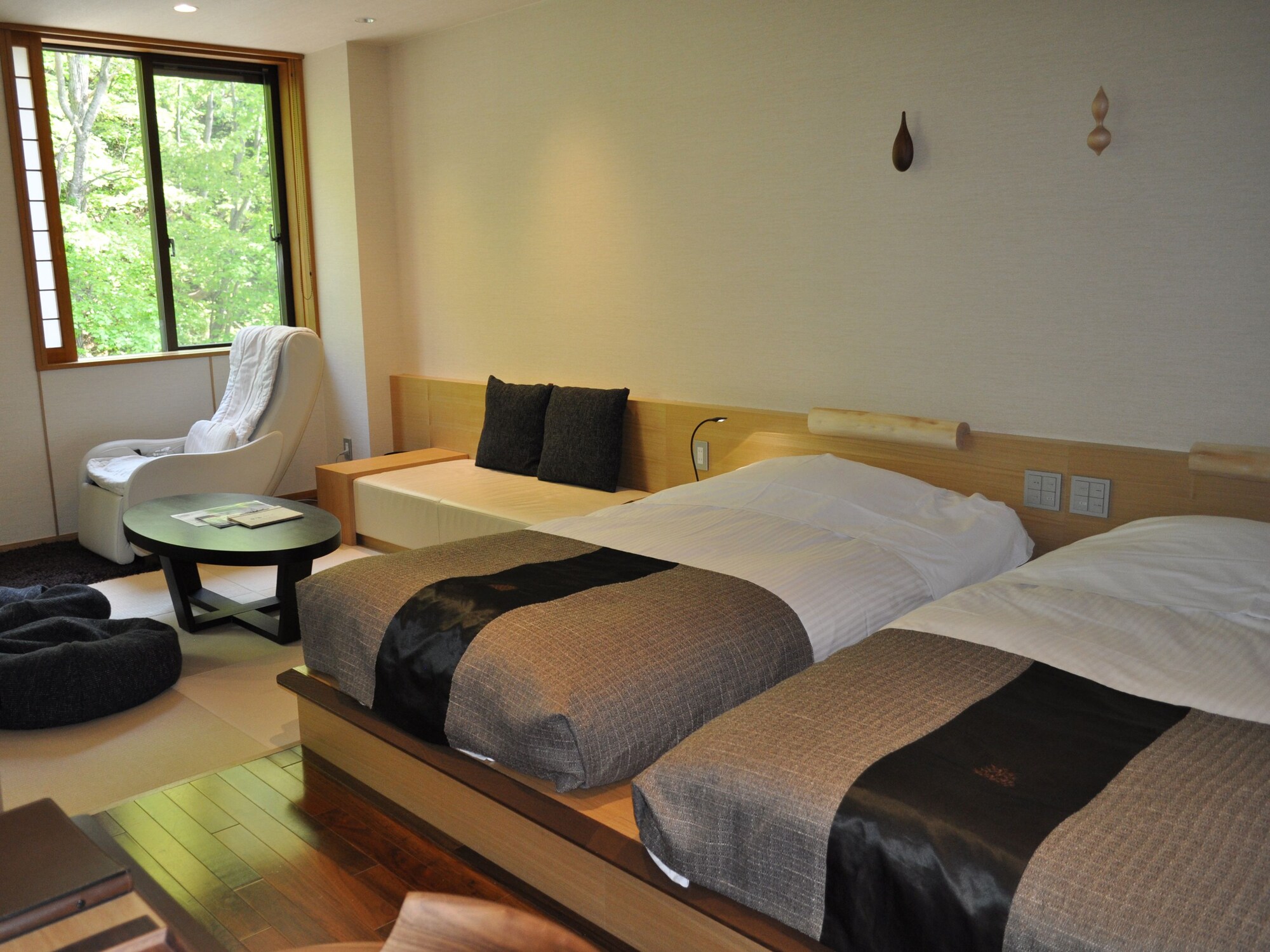 ROOM, TWIN BEDS, OUTDOOR BATH