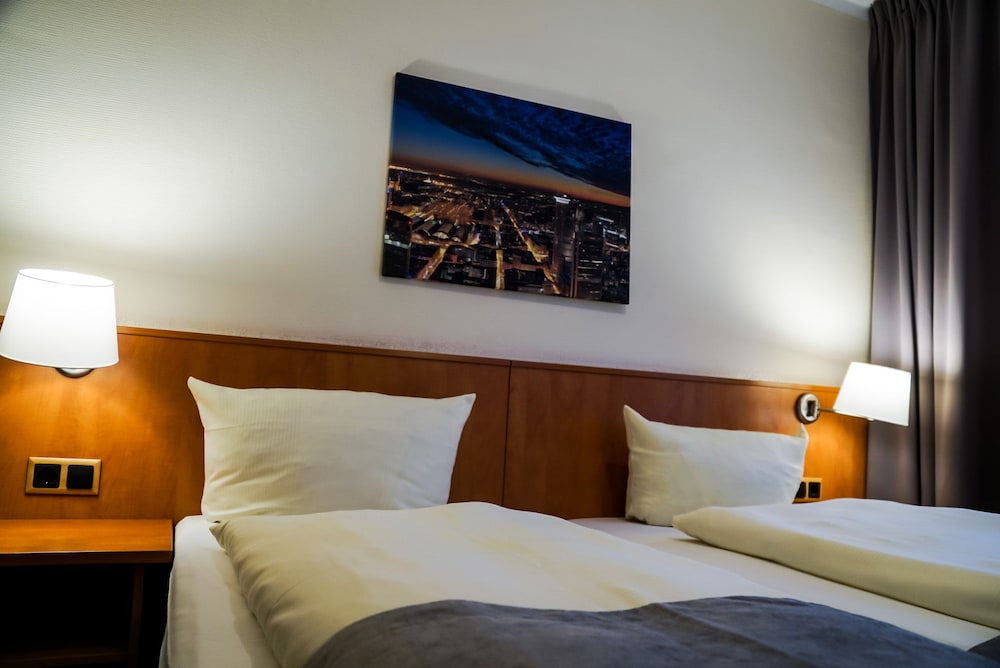 Hotel Niederraeder Hof 21/41