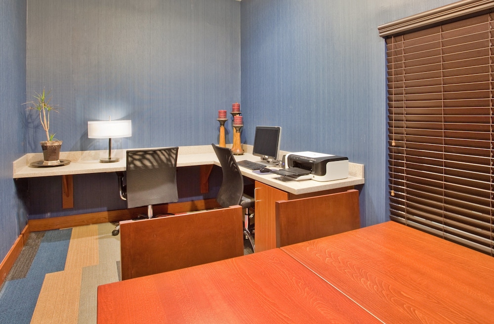 Holiday Inn Express Hotel Suites Beatrice 23/76