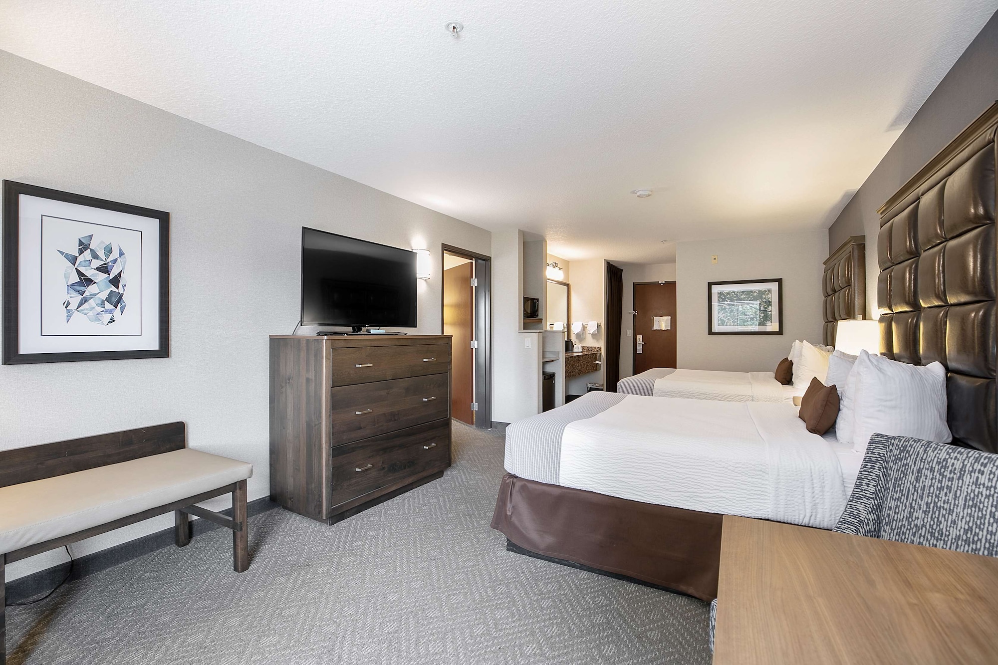 Suite, 3 Beds
