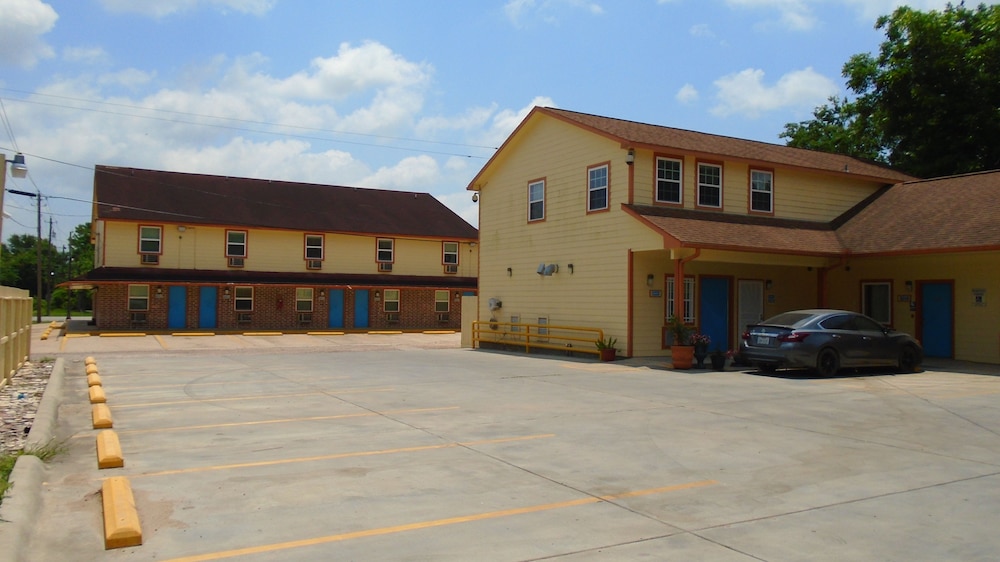TOWN HOUSE MOTEL 52/61