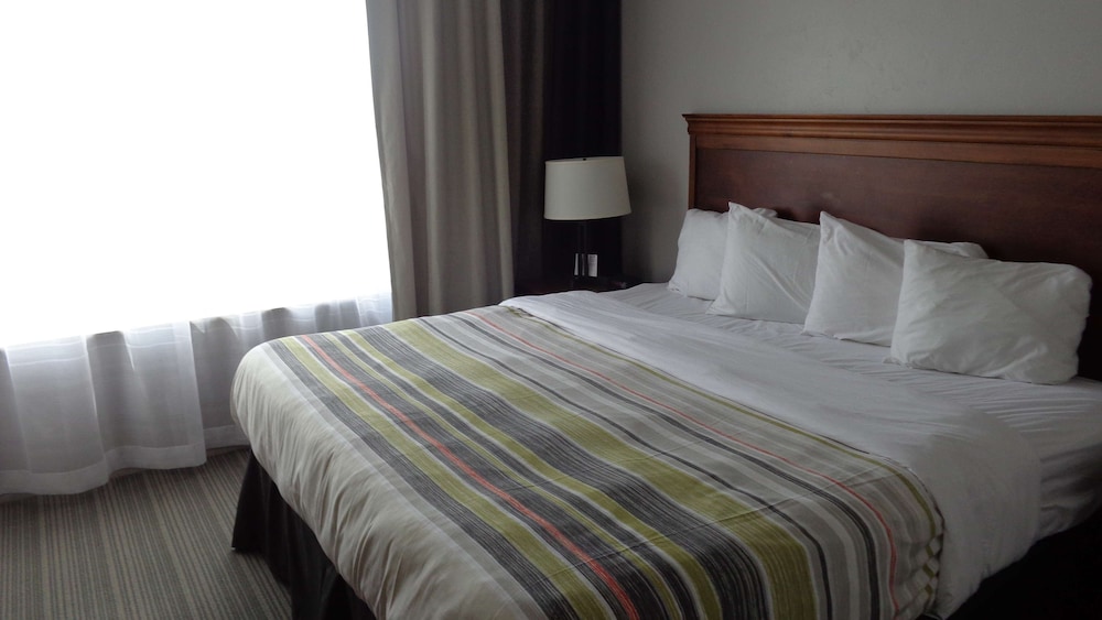 Country Inn & Suites By Radisson, Appleton North, WI 6/35