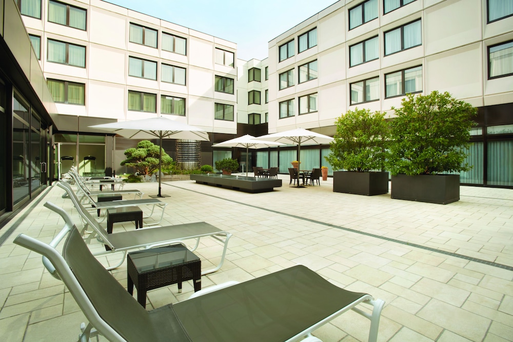 Ramada by Wyndham Nuernberg Parkhotel 11/36