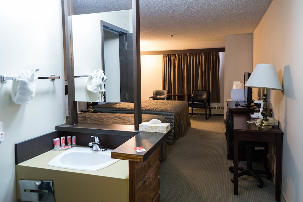 غرفة قياسية بسريرين كوين، Econo Lodge Lloydminster 10/10