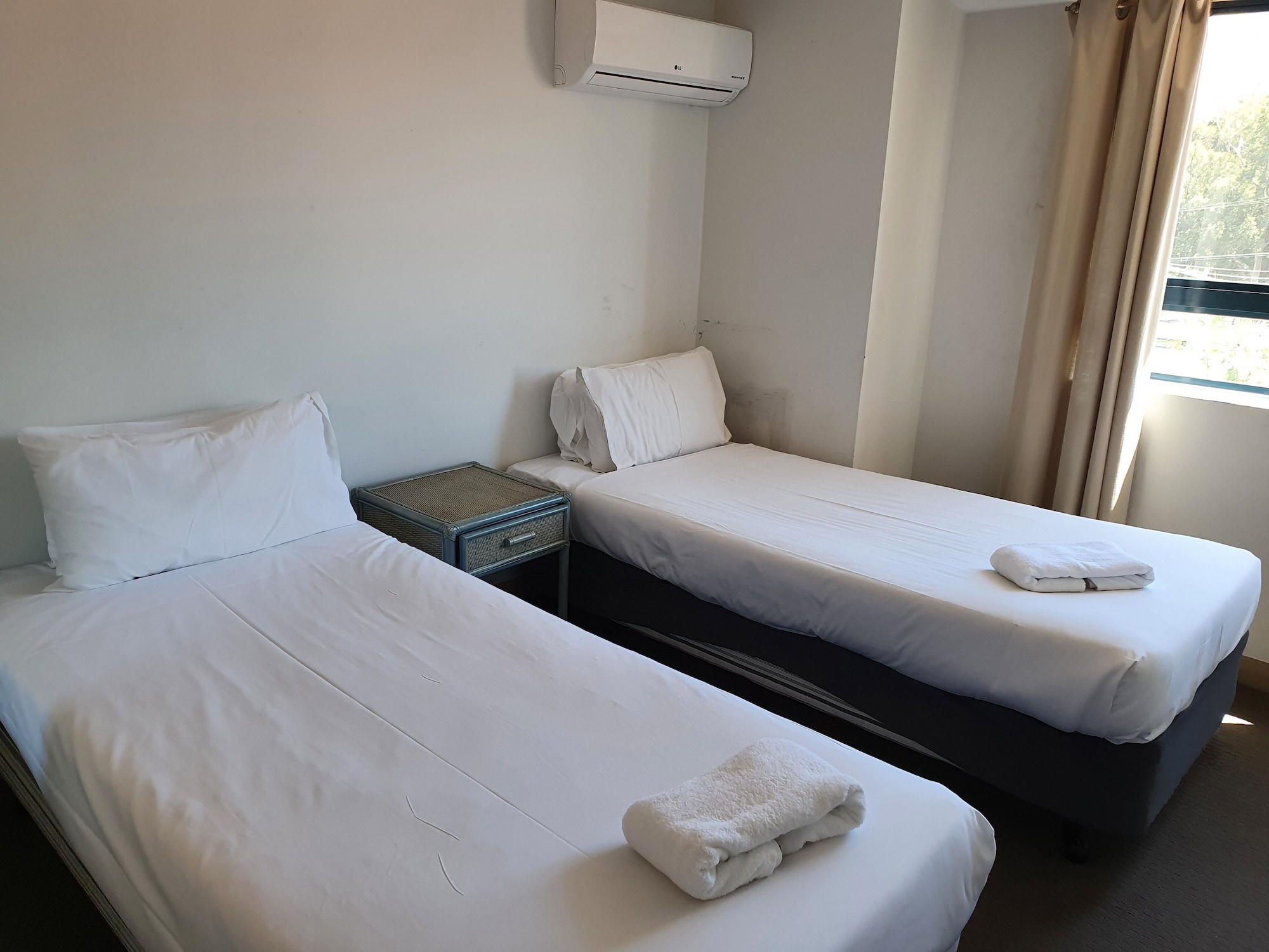 2 Bedrooms, Town House, Queen and Twin Beds