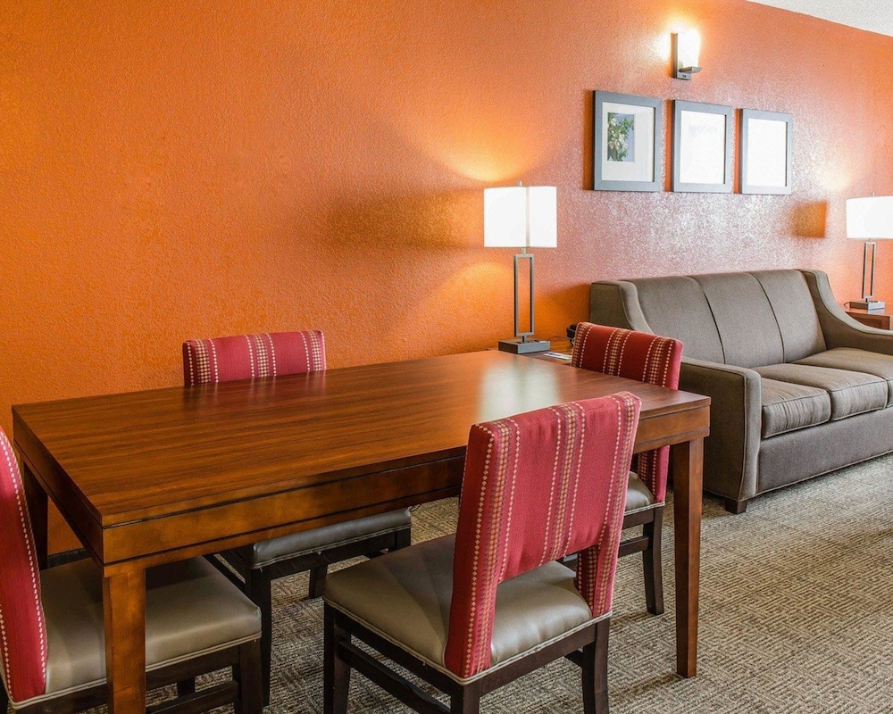 Comfort Inn & Suites Lakeland North I-4 21/40