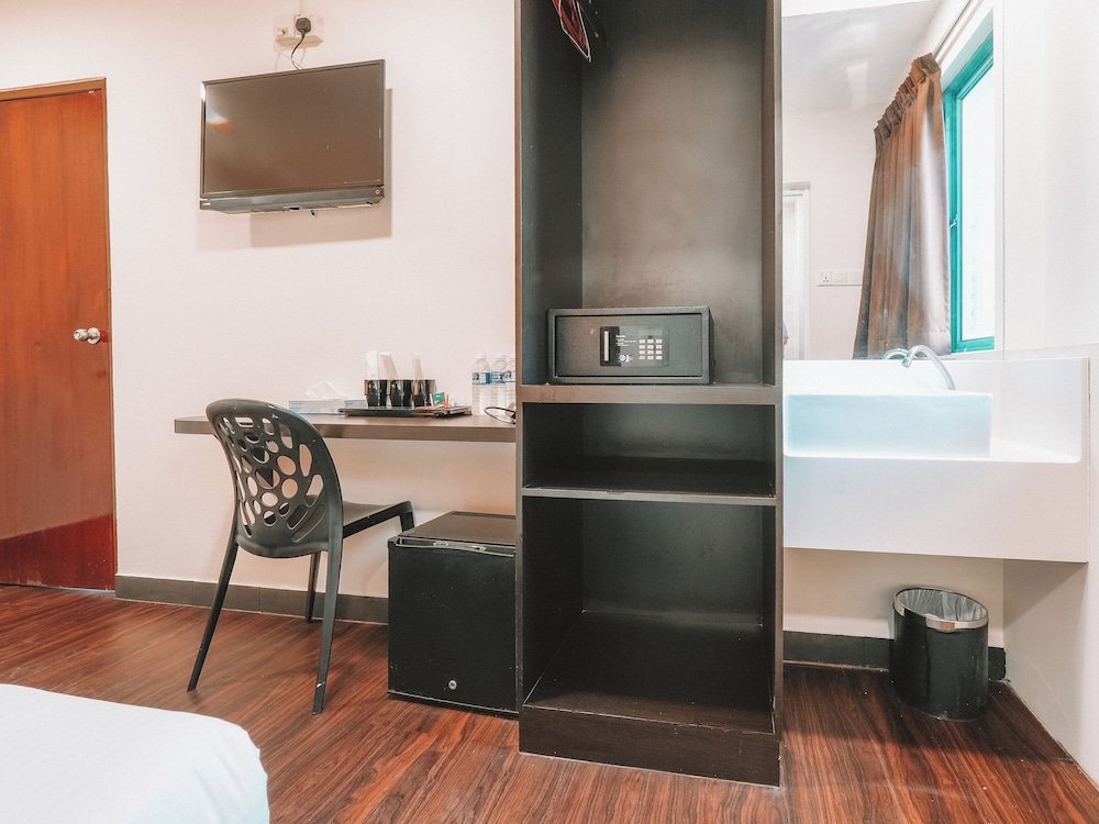 A Hotel Desker 40/55