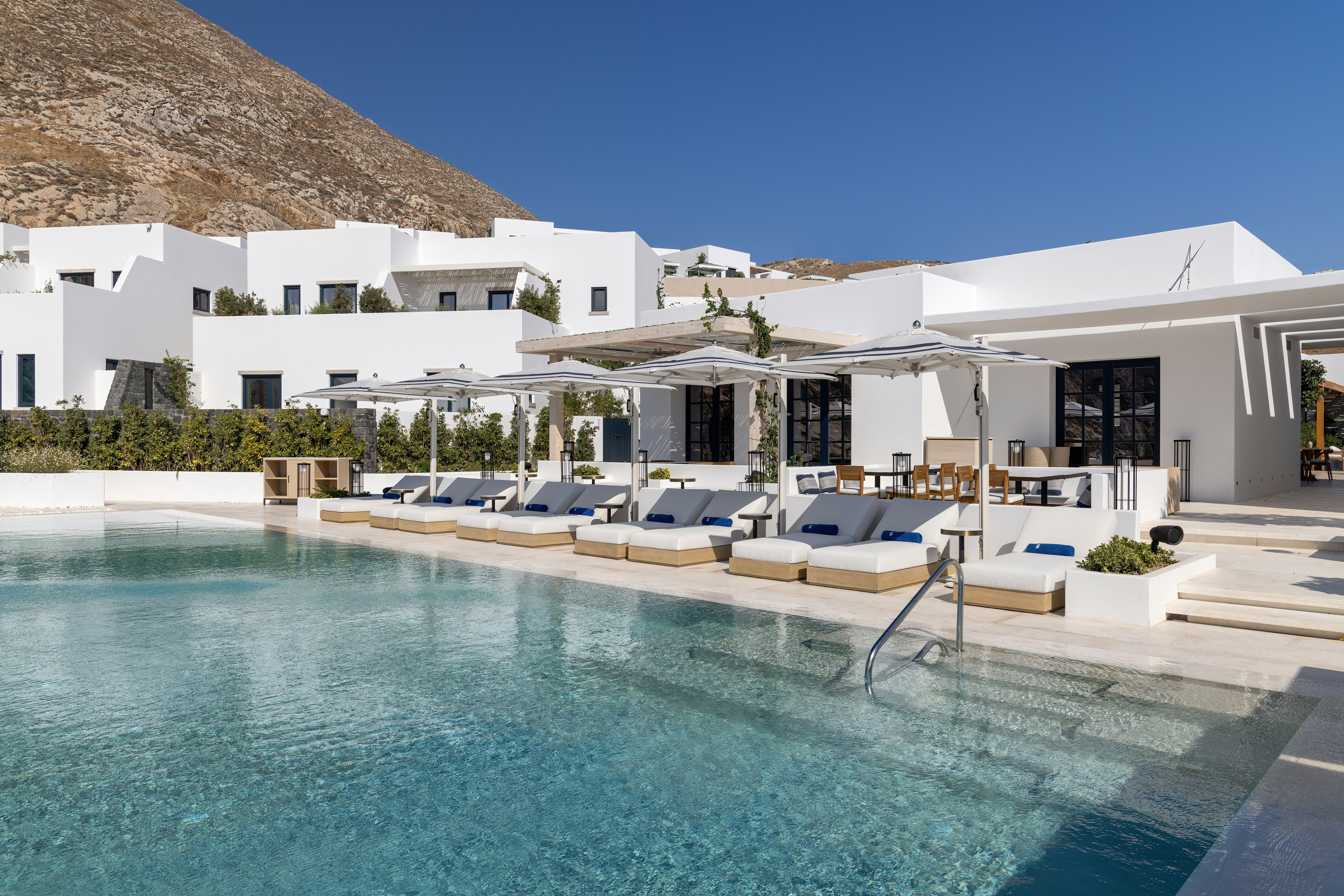 Sandblu Santorini, LXR Hotels & Resorts 31/37