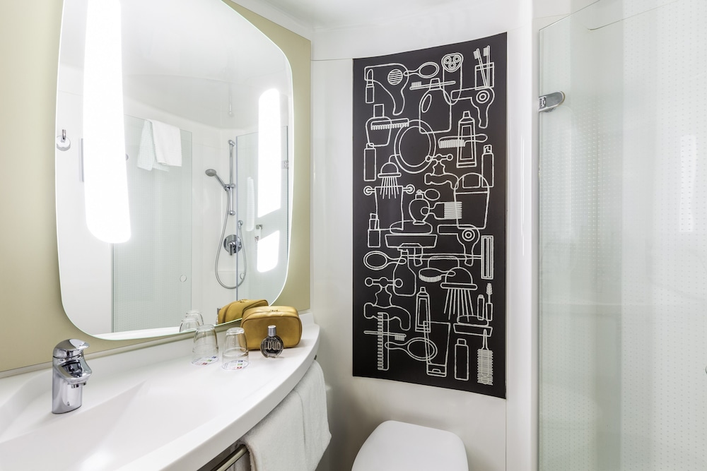 Ibis Lyon Caluire Cite Internationale 48/50