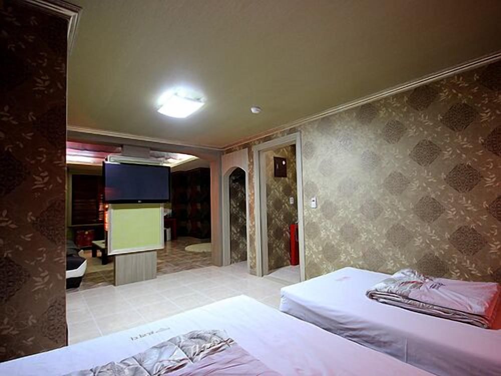 Brown Hotel 15/33