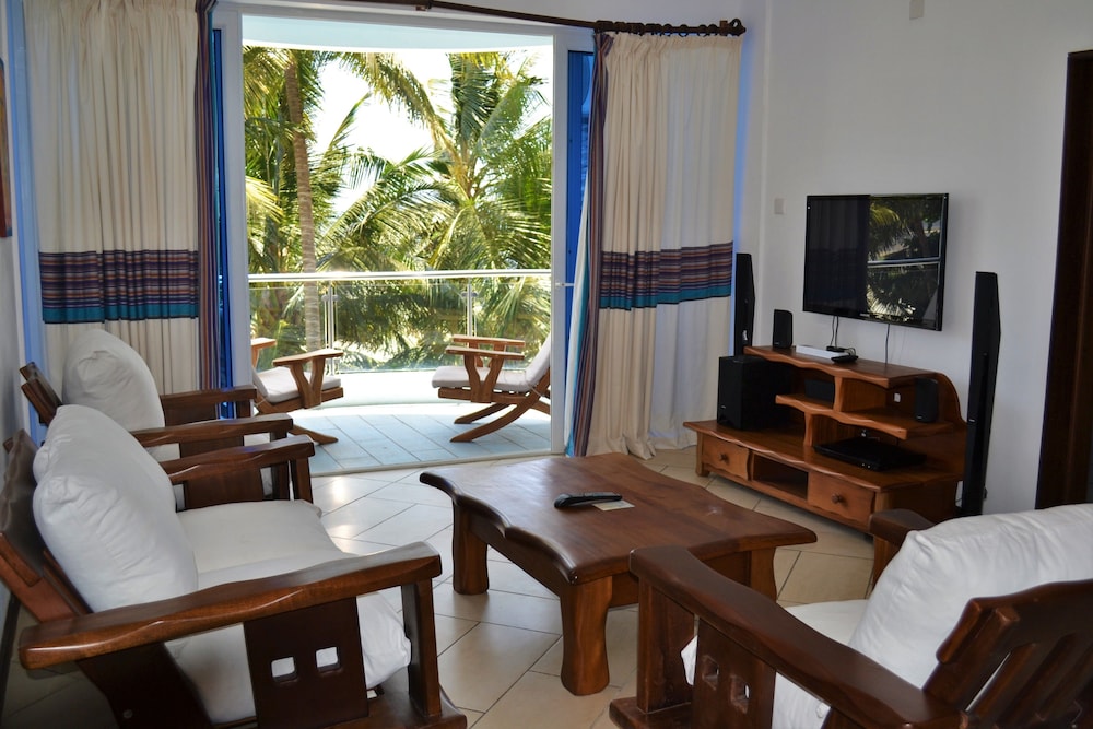 Cowrie Shell Beach Apartments 35/50