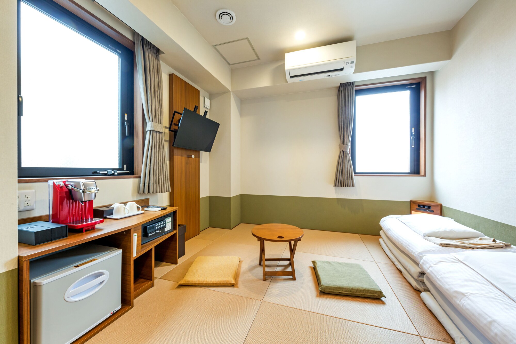 CITY, TWIN BEDS