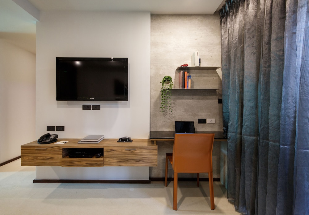 Lit Bangkok Residence 92/102