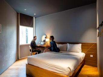 Private, Queen Bed, Shared Bathroom