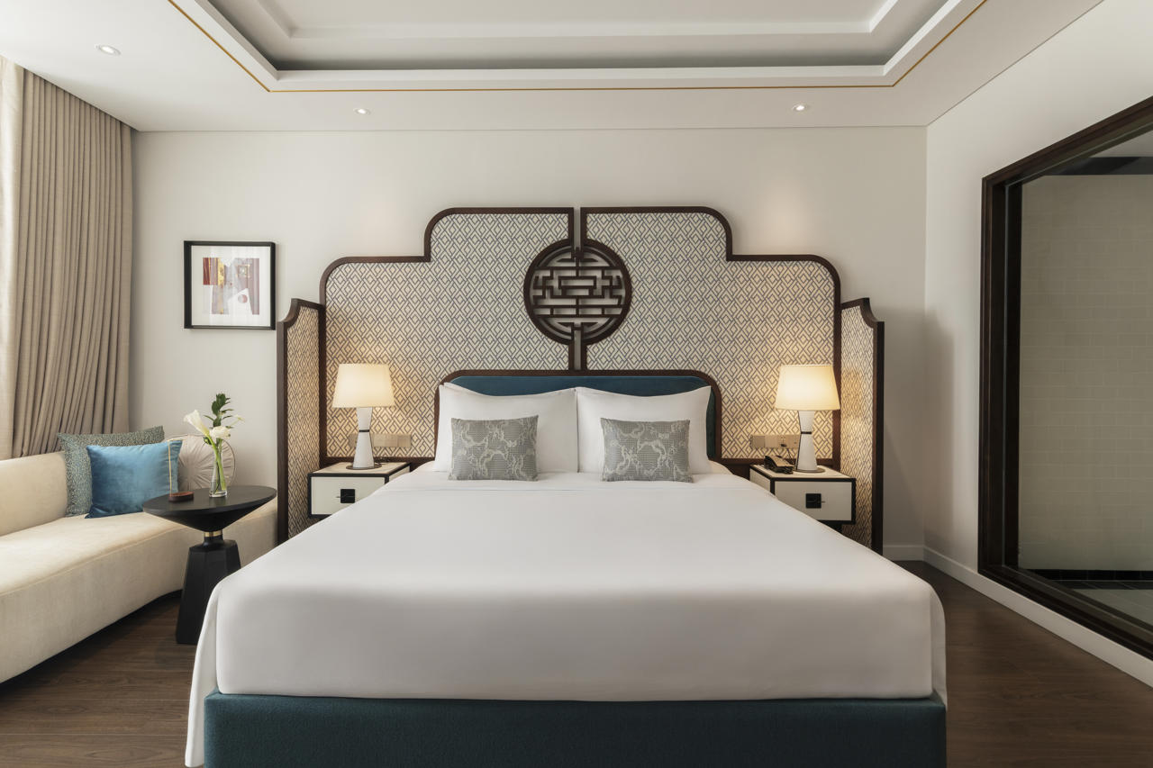 Grand Royal Riverside Hue 18/43