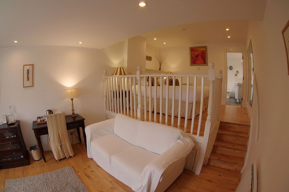 Summer Isles Hotel 12/50