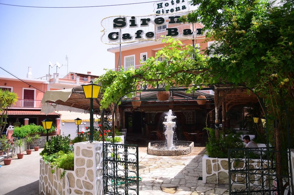 Sirena Beach Hotel 8/56