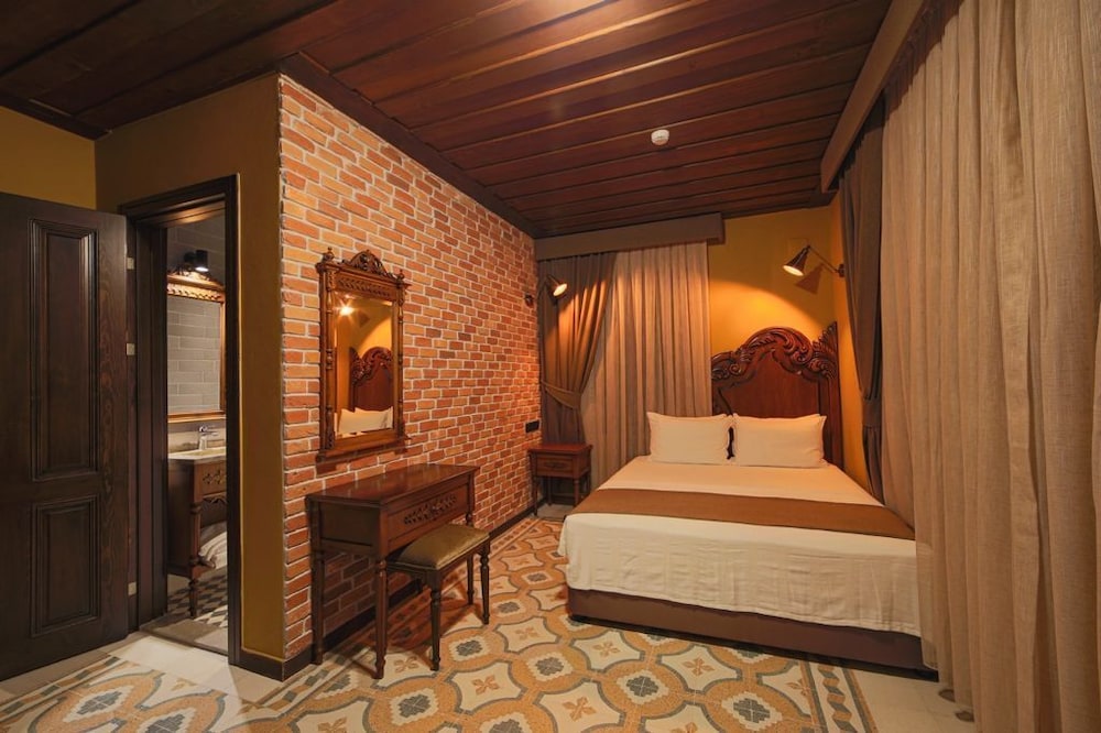 Sam Franss Boutique Hotel 11/22