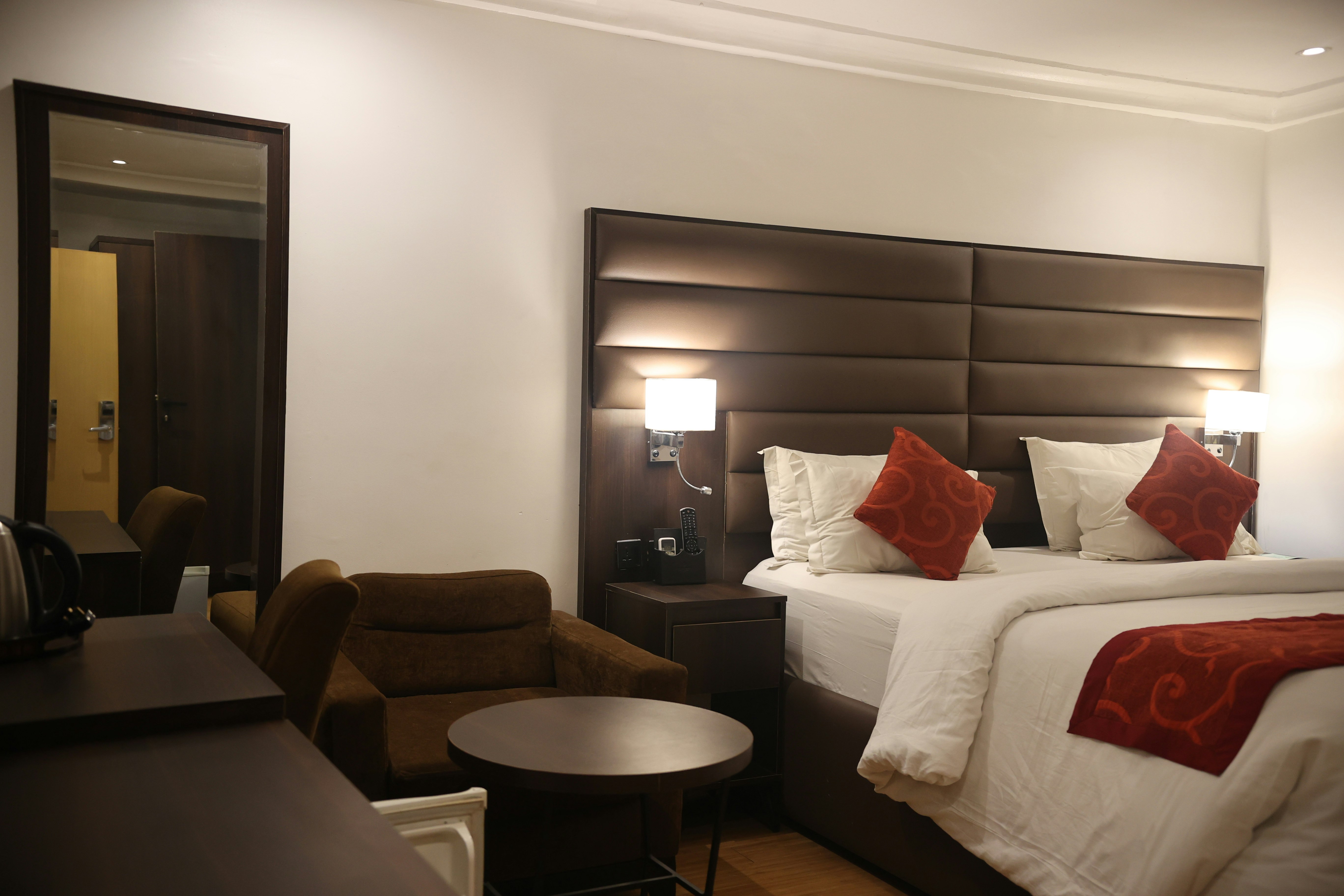 Bolton White Hotels 18/24