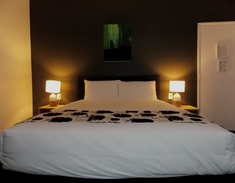 Parnell Pines Hotel 13/25