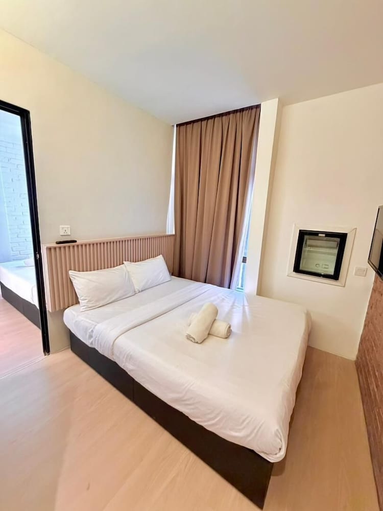 FAMILY, DOUBLE BED