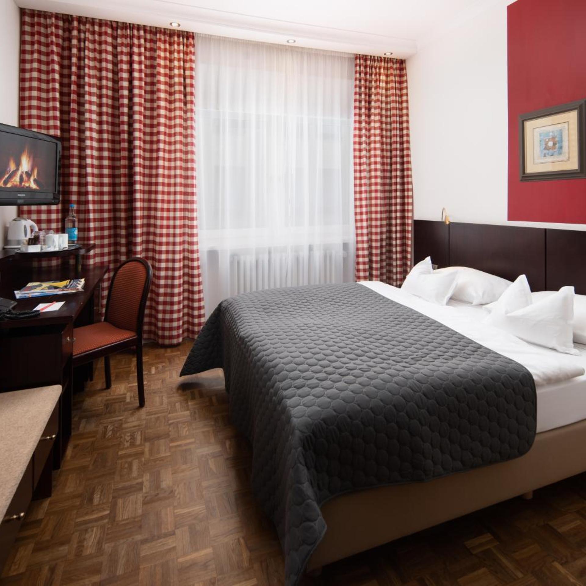 Comfort, King Bed, Baseler Hof Hotel 6/10