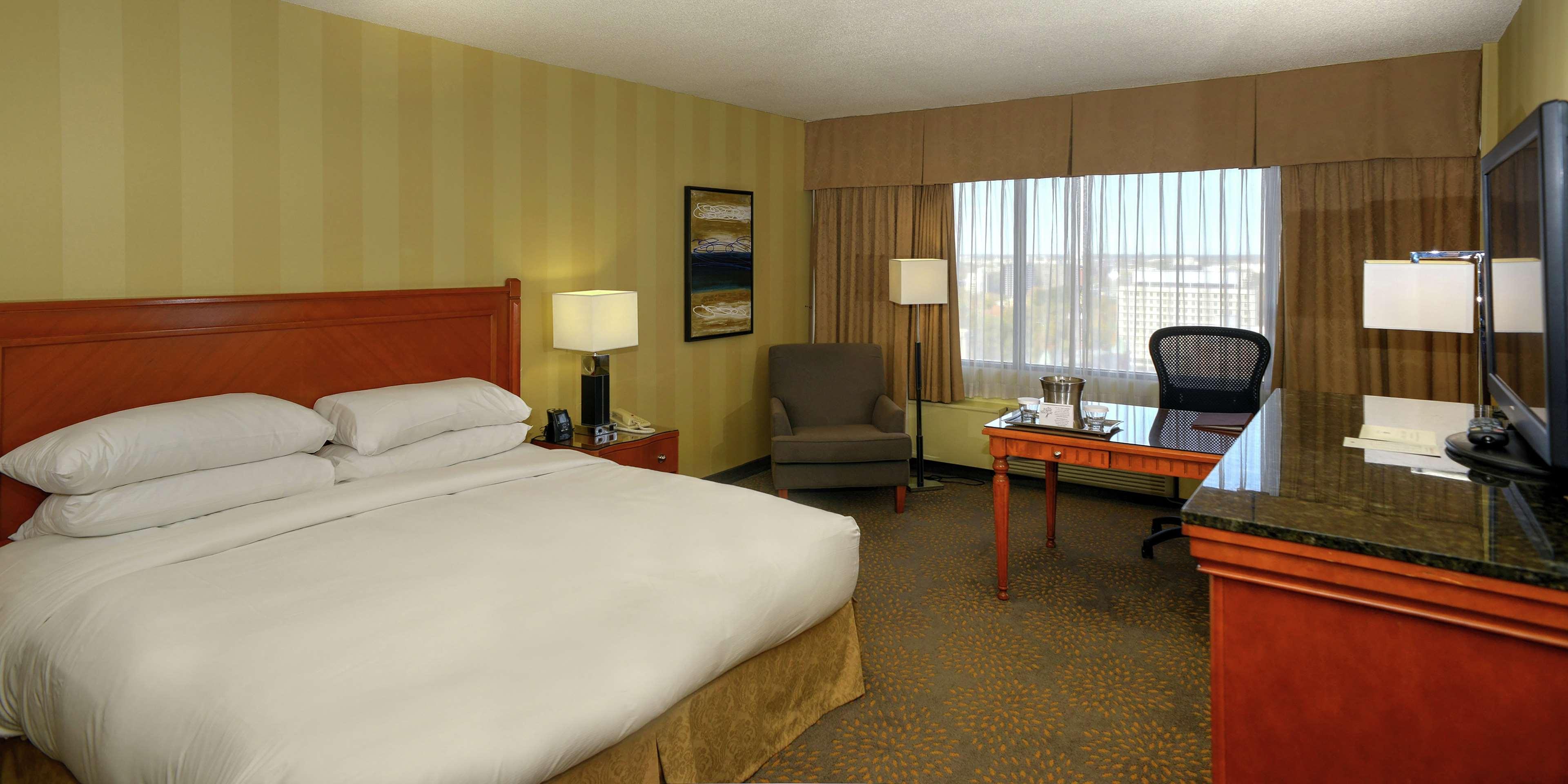 Room, King Bed, Deluxe Floor
