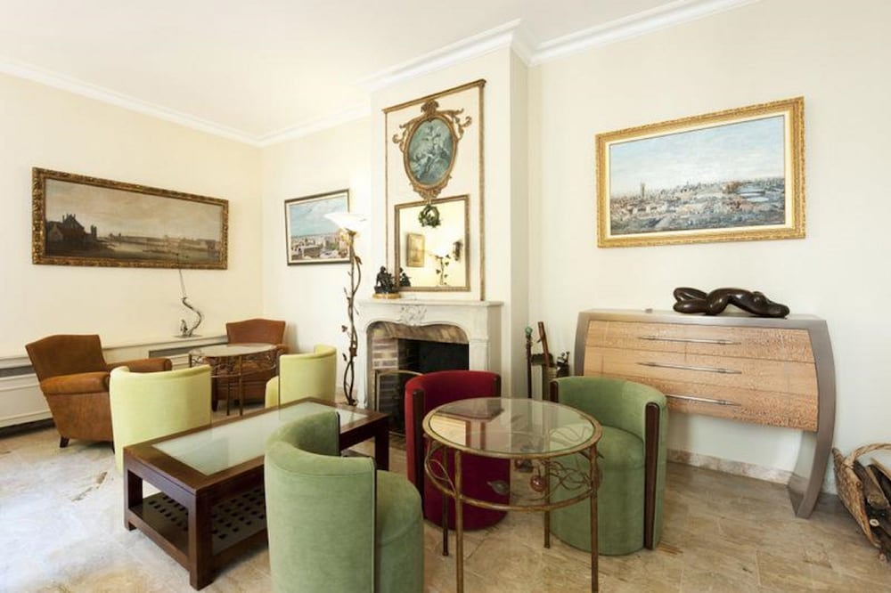 HOTEL DES BAINS 44/60
