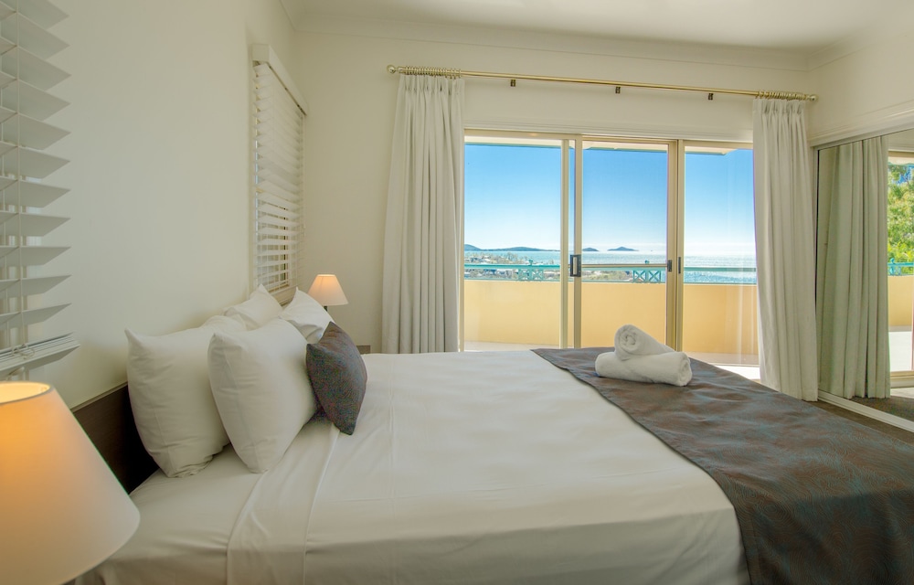 3 BEDROOMS, APARTMENT, OCEAN VIEW