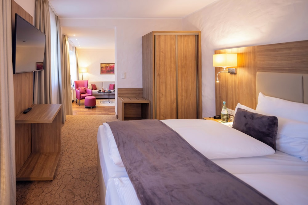 Parkhotel Schloss Hohenfeld (Parkhotel Hohenfeld) 20/65