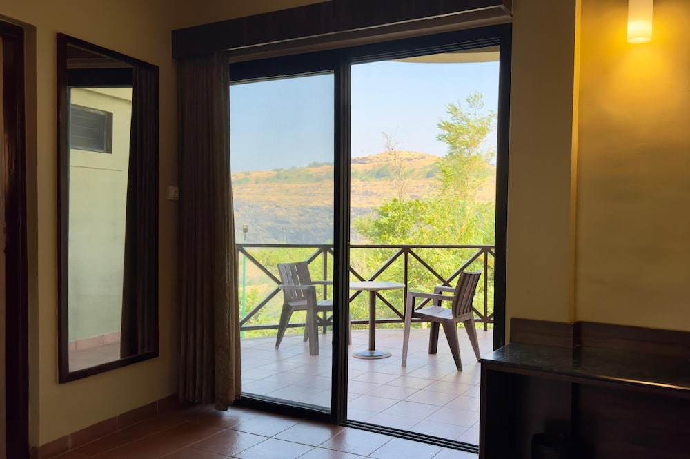 The Upper Deck Resort 20/50
