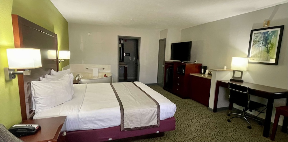 Surestay Hotel By Best Western Deer Park 7/31