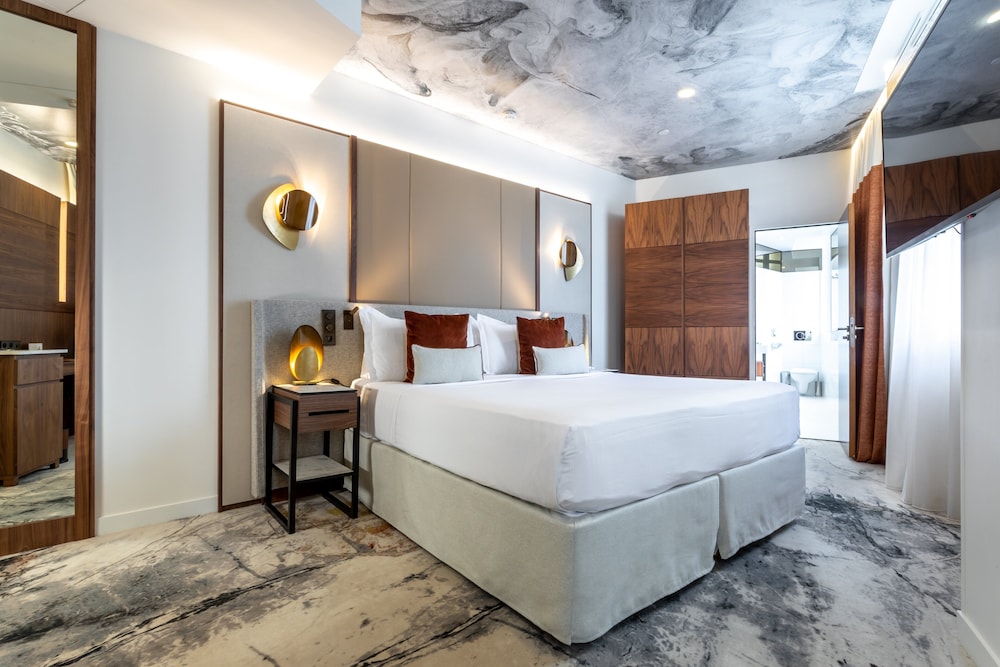 Premium, King Bed, InterContinental Paris - Champs-Elysees Etoile 2/6