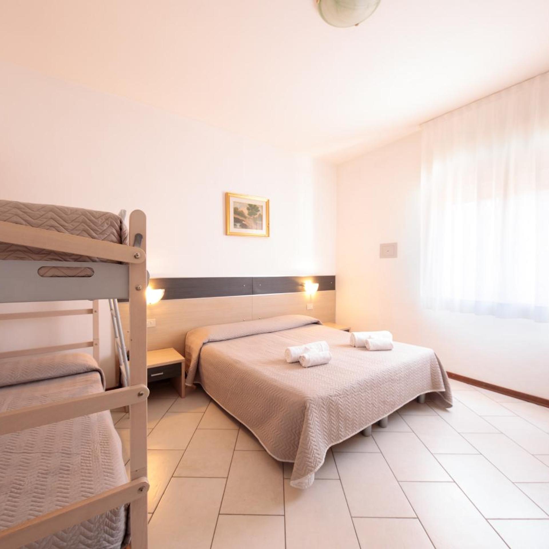 ROOM, QUADRUPLE