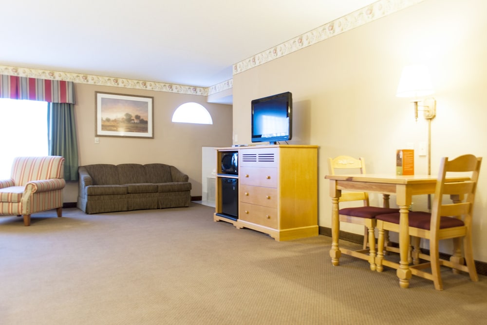 Country Inn & Suites by Radisson, Cedar Falls near University 32/39