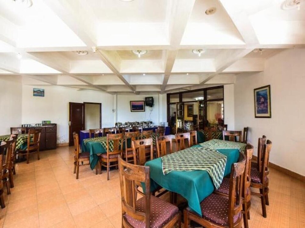 ANAND PALACE HOTEL 32/42