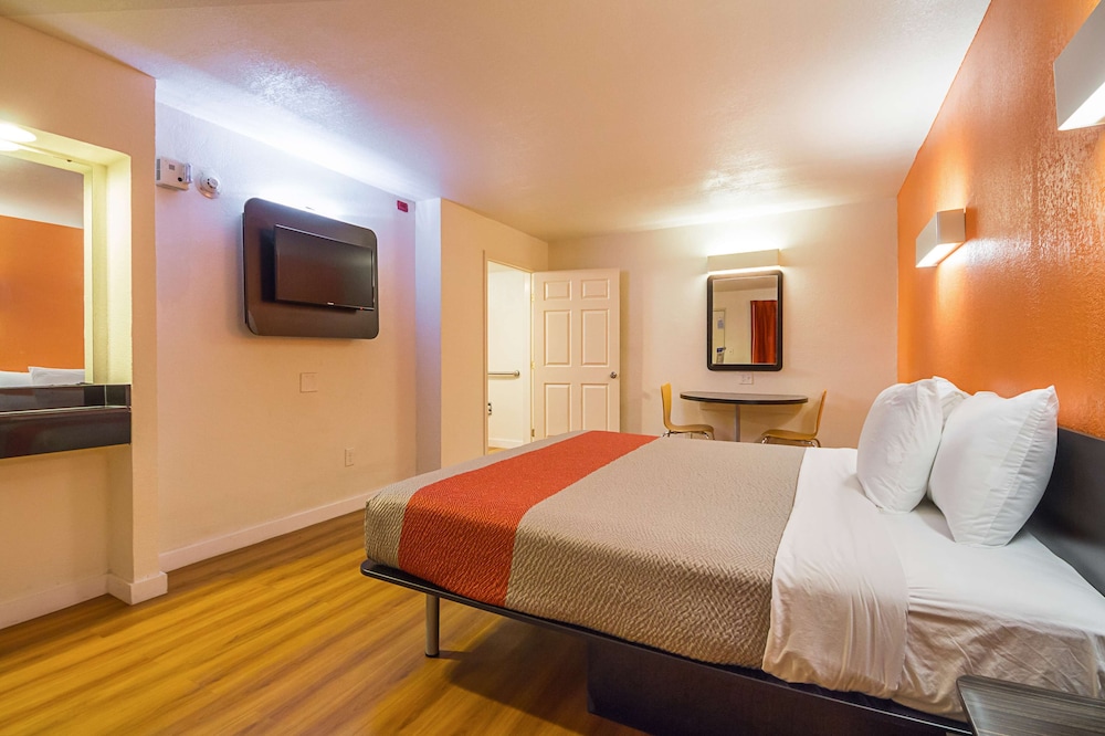 Standard, King Bed, Accessible