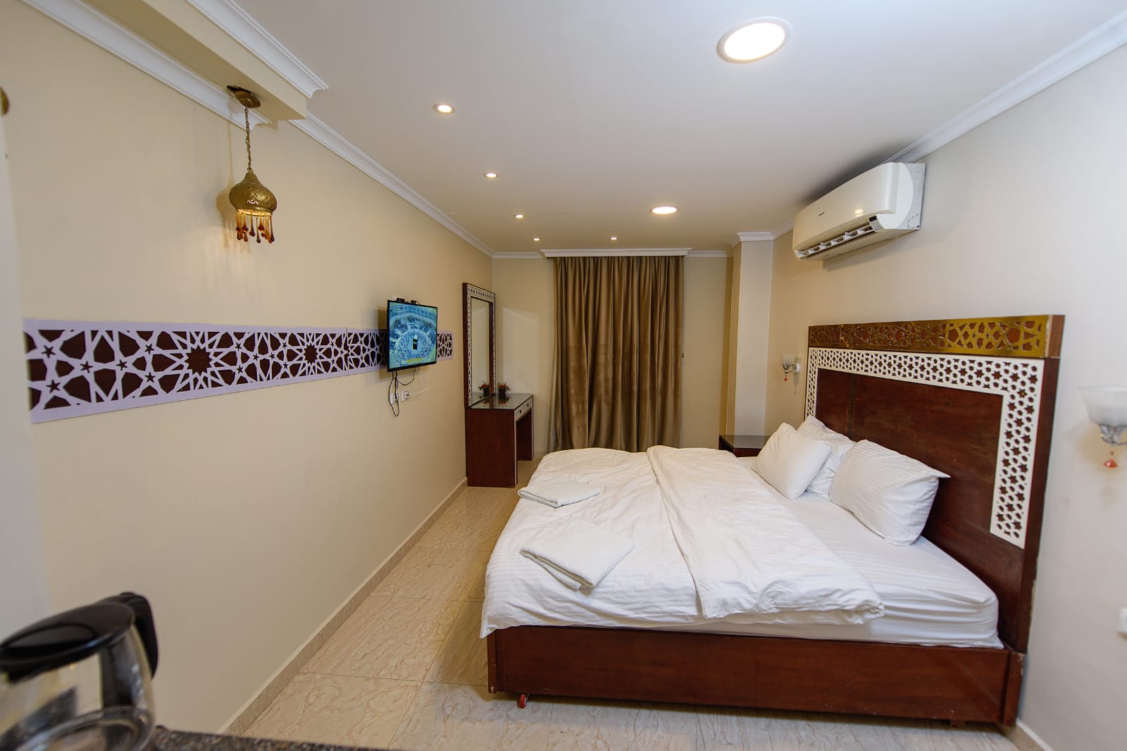 DELUXE DOUBLE ROOM