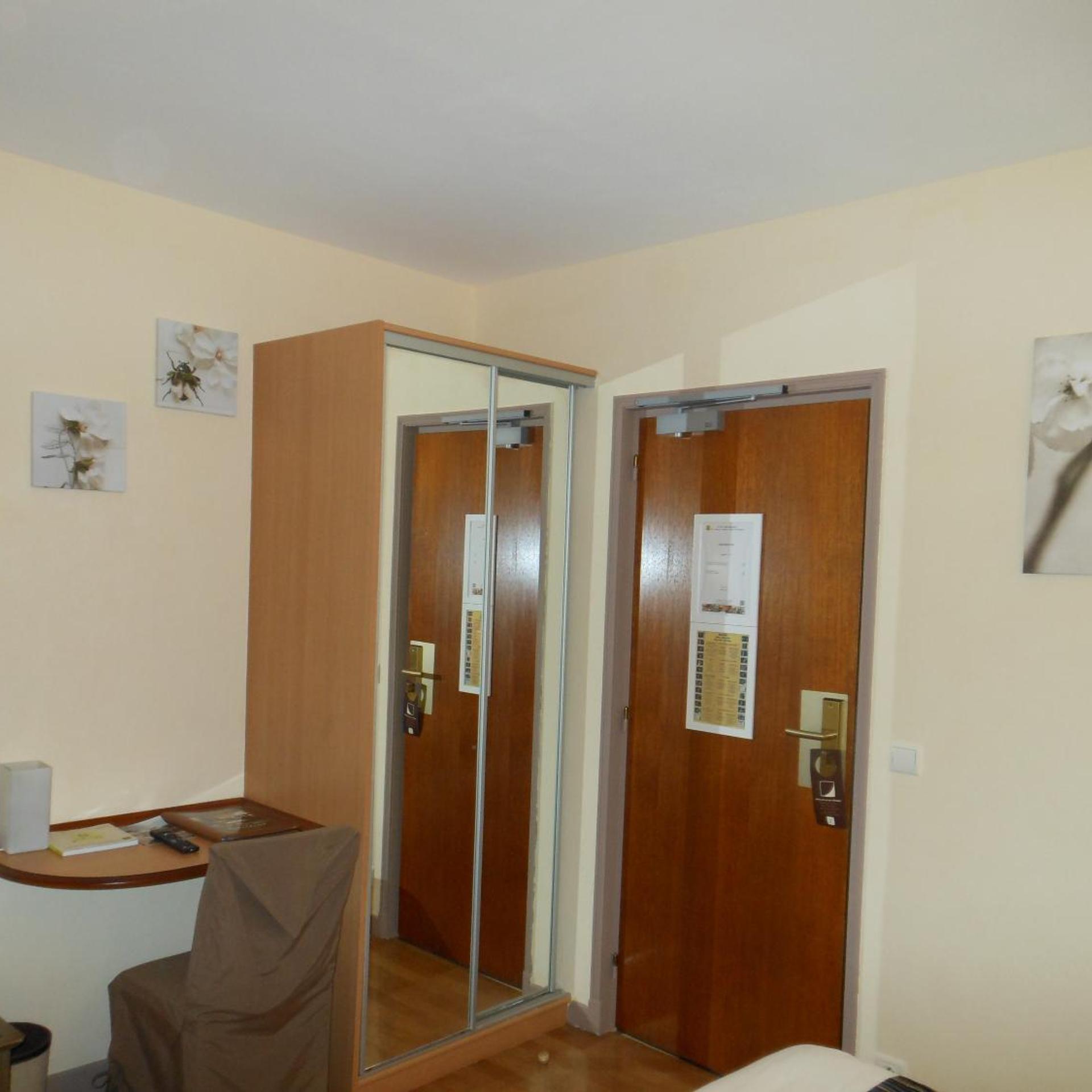 LOGIS HOTEL ECU DE FRANCE 3/45