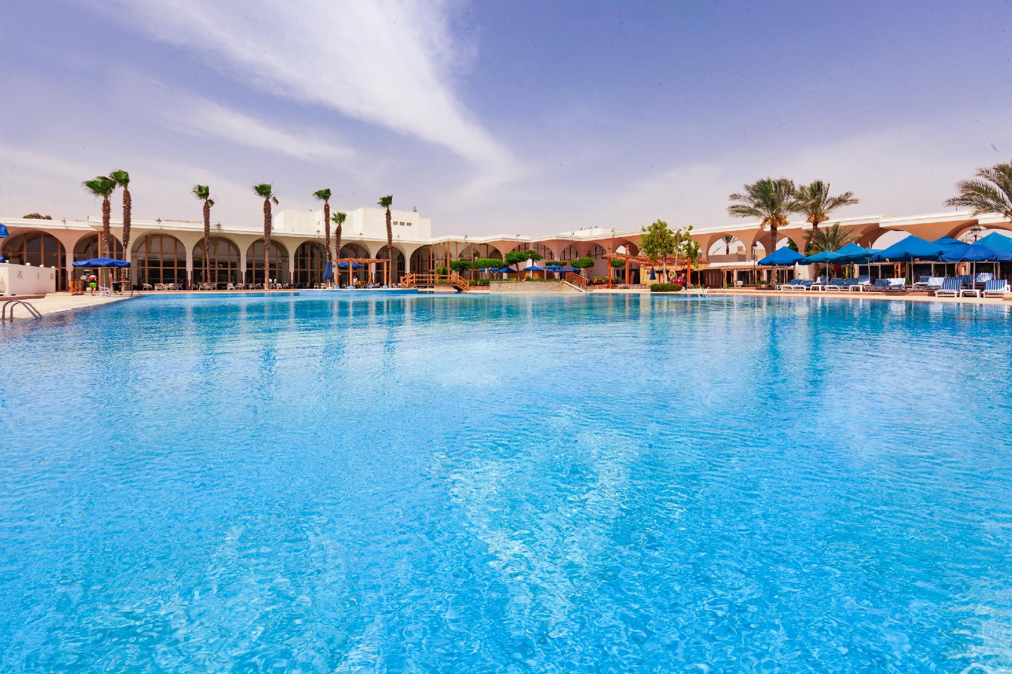 Pyramids Park Resort Cairo in Kirdasah