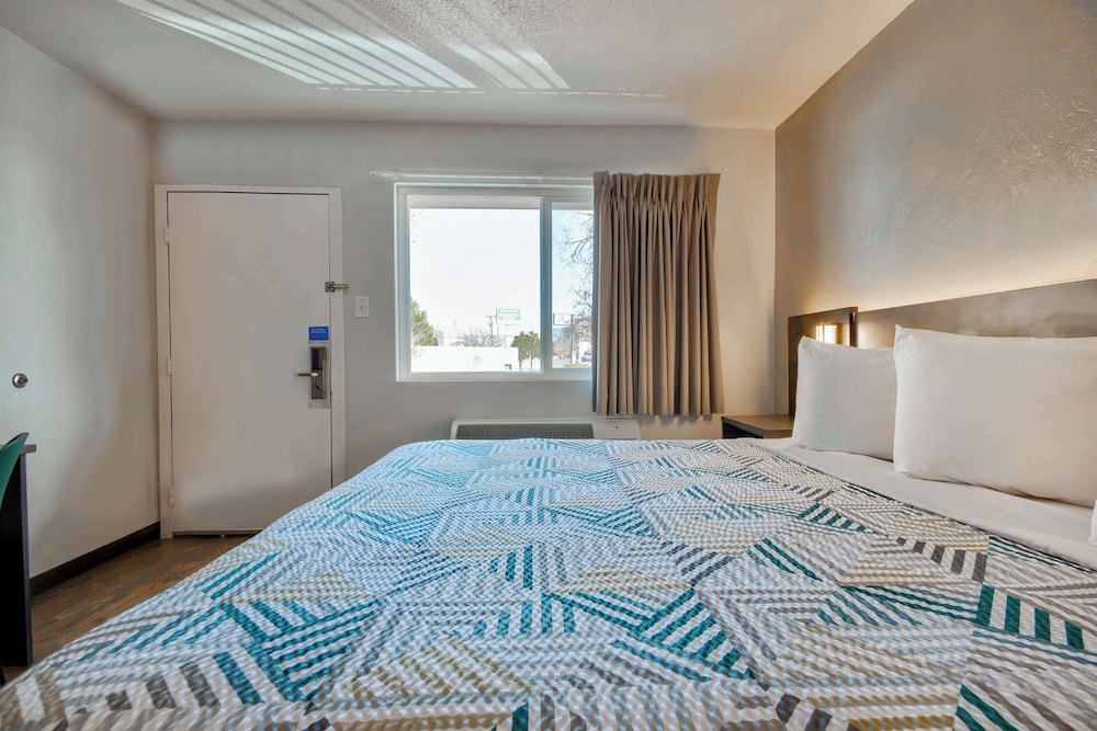 Motel6 Santa Fe, NM 24/43