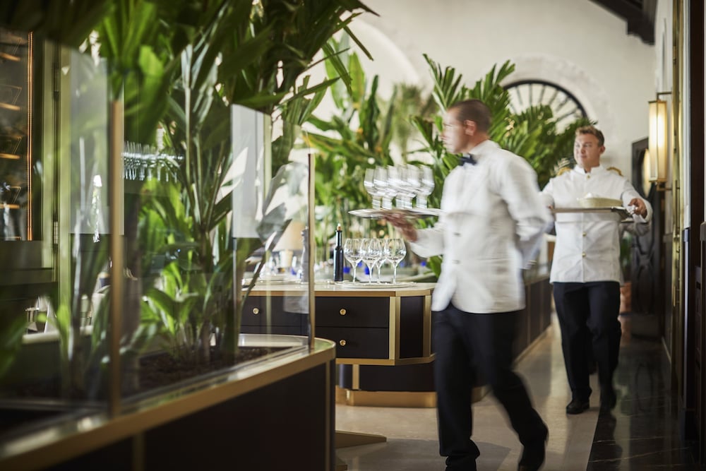 Four Seasons Hotel At The Surf Club 49/56