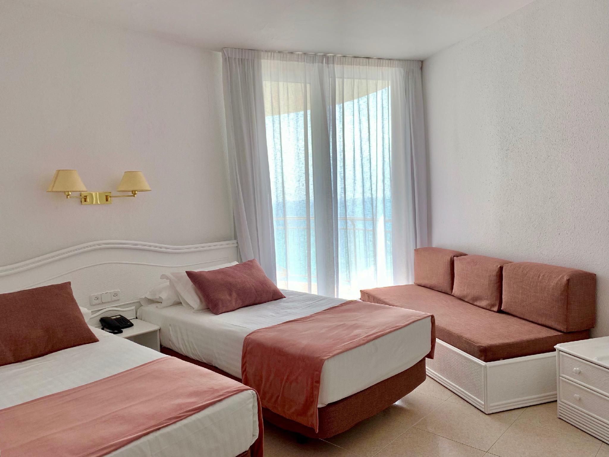 Classic, Double Bed, Partial Sea View, Balcony