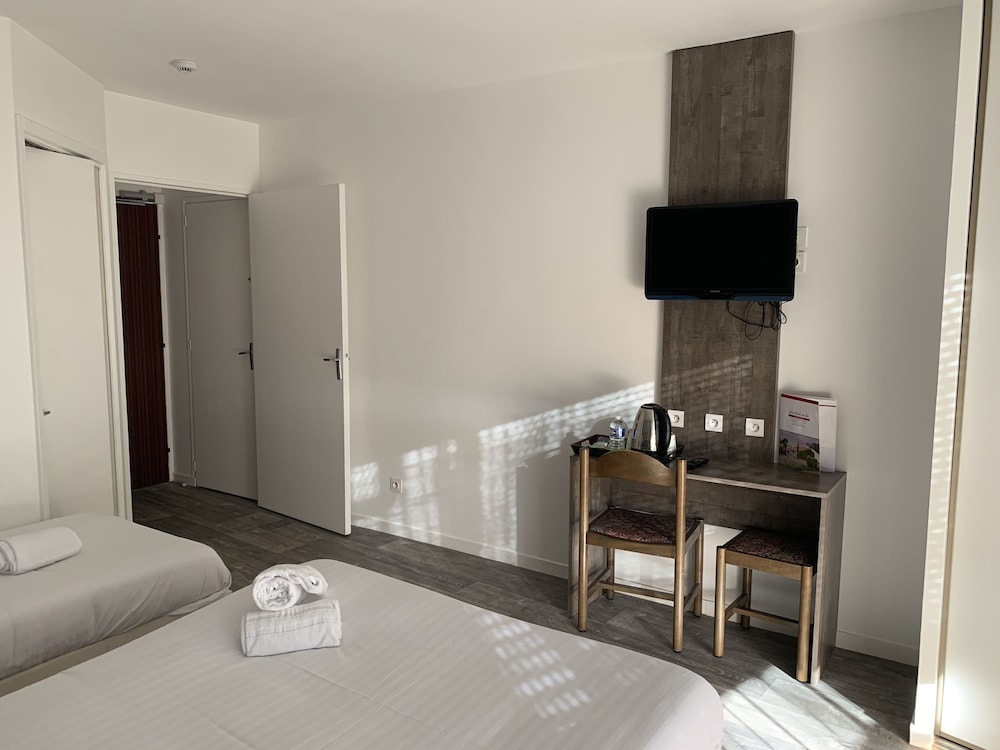 HOTEL AU RELAIS DES LILAS 20/24