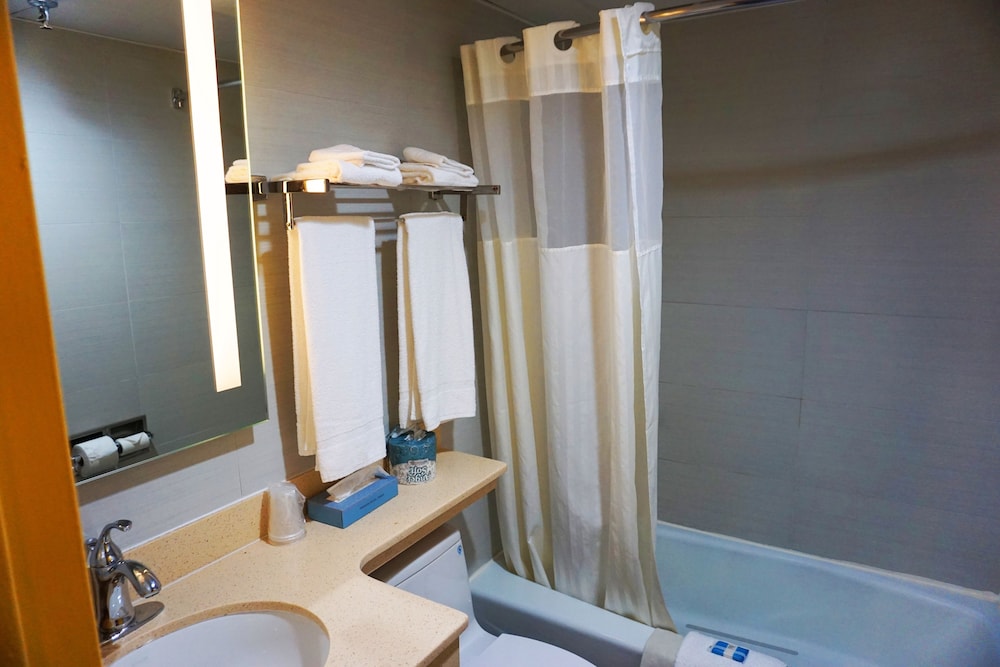 The Floral Park Motor Lodge 13/56