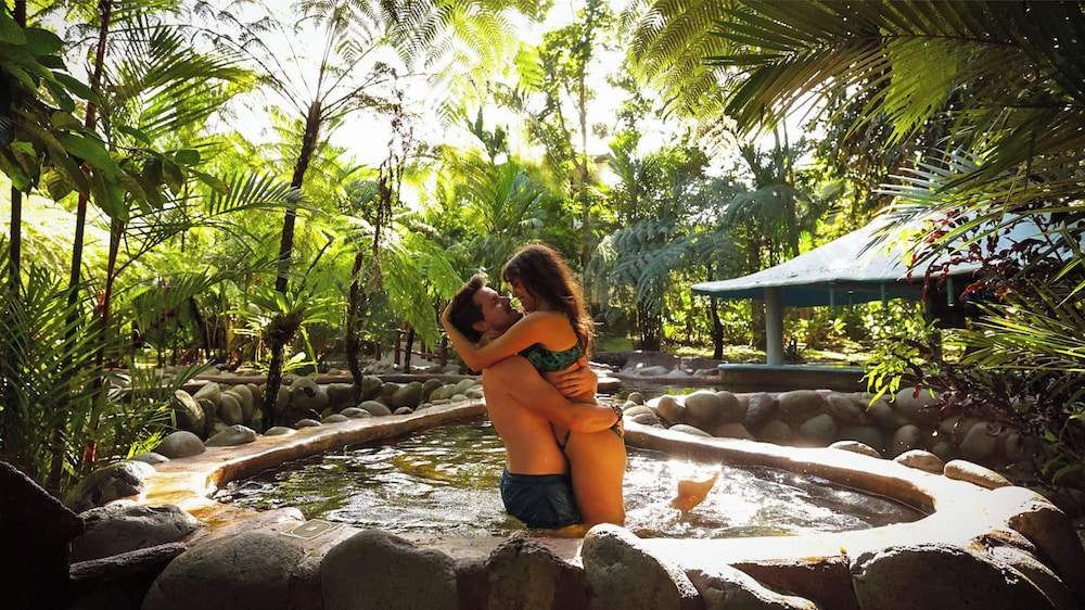 VOLCANO LODGE AND SPRINGS 30/68