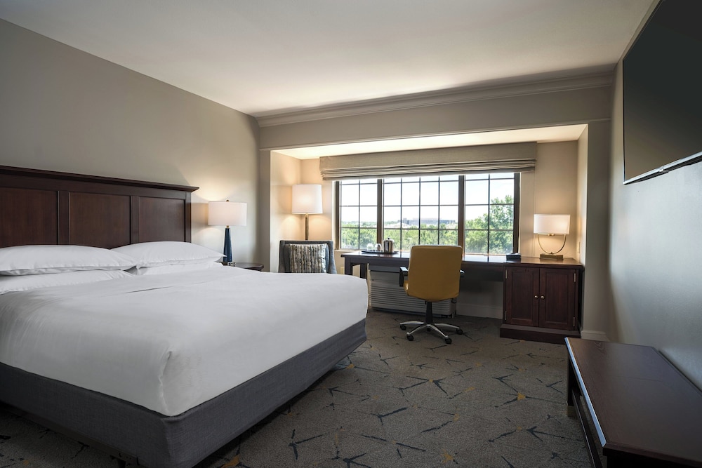 جناح تنفيذي بسرير مزدوج لذوي الإعاقة، Sheraton Baltimore Washington Airport Hotel - BWI 2/4