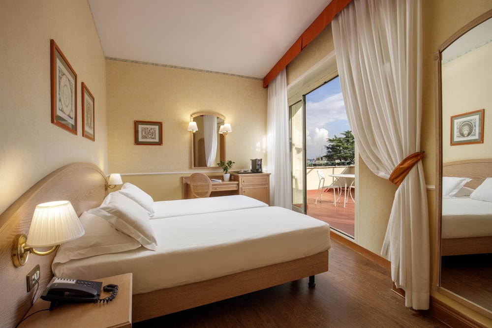 Santa Costanza Hotel 15/50