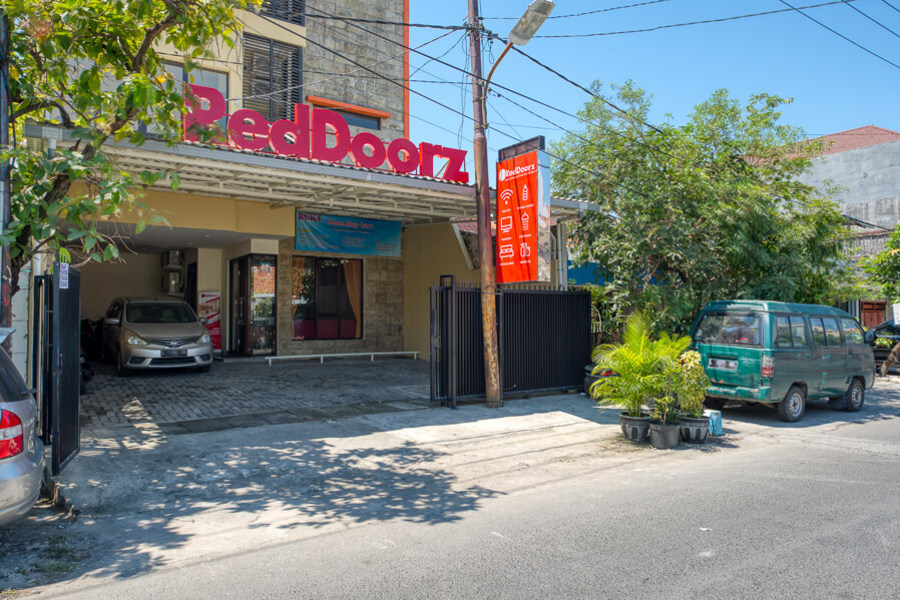 RedDoorz Syariah near Airlangga University Campus B 24/29