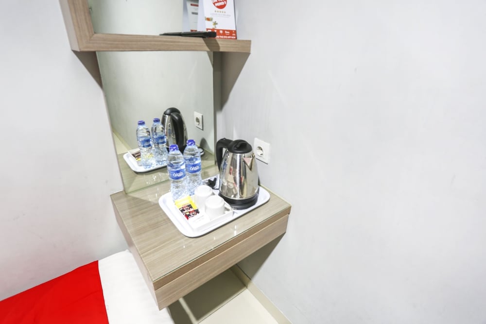 OYO 90056 Wisma Kebon Kacang 9 15/20